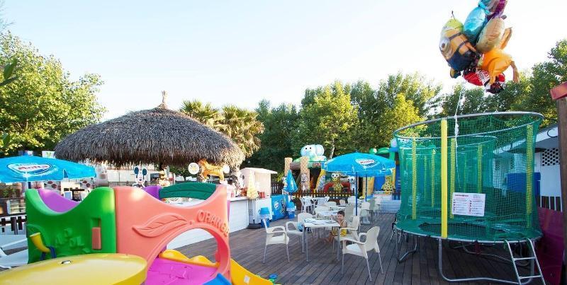 Hotel Mamy Ріміні Екстер'єр фото