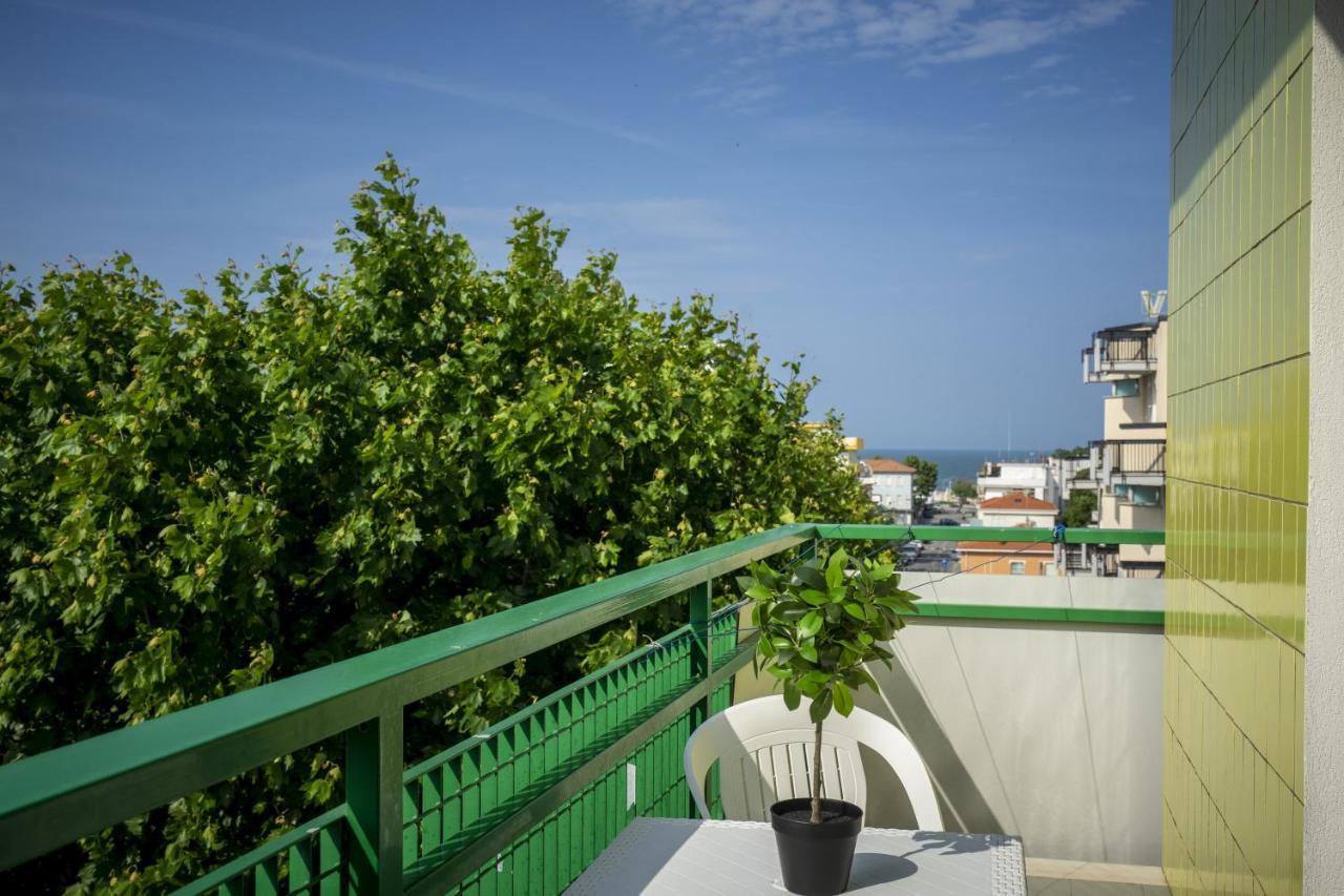 Hotel Mamy Ріміні Екстер'єр фото