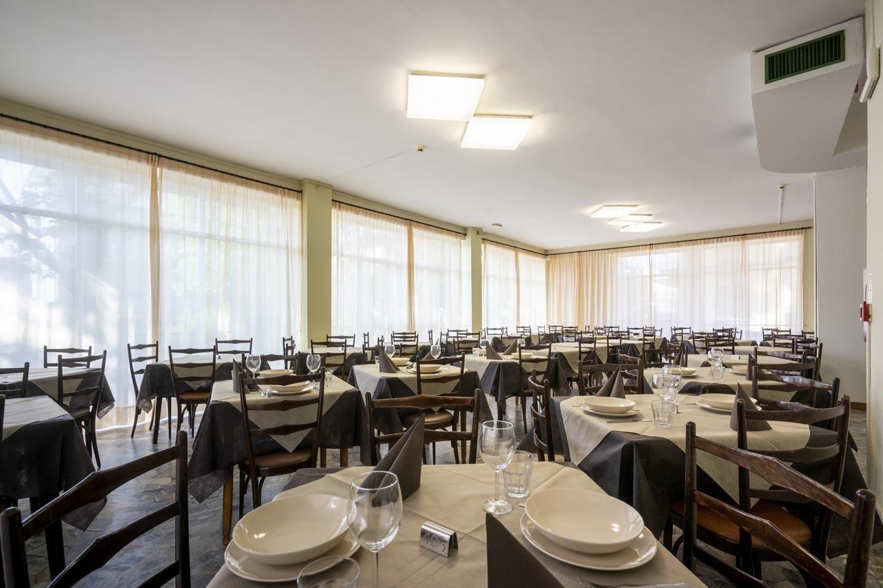 Hotel Mamy Ріміні Екстер'єр фото