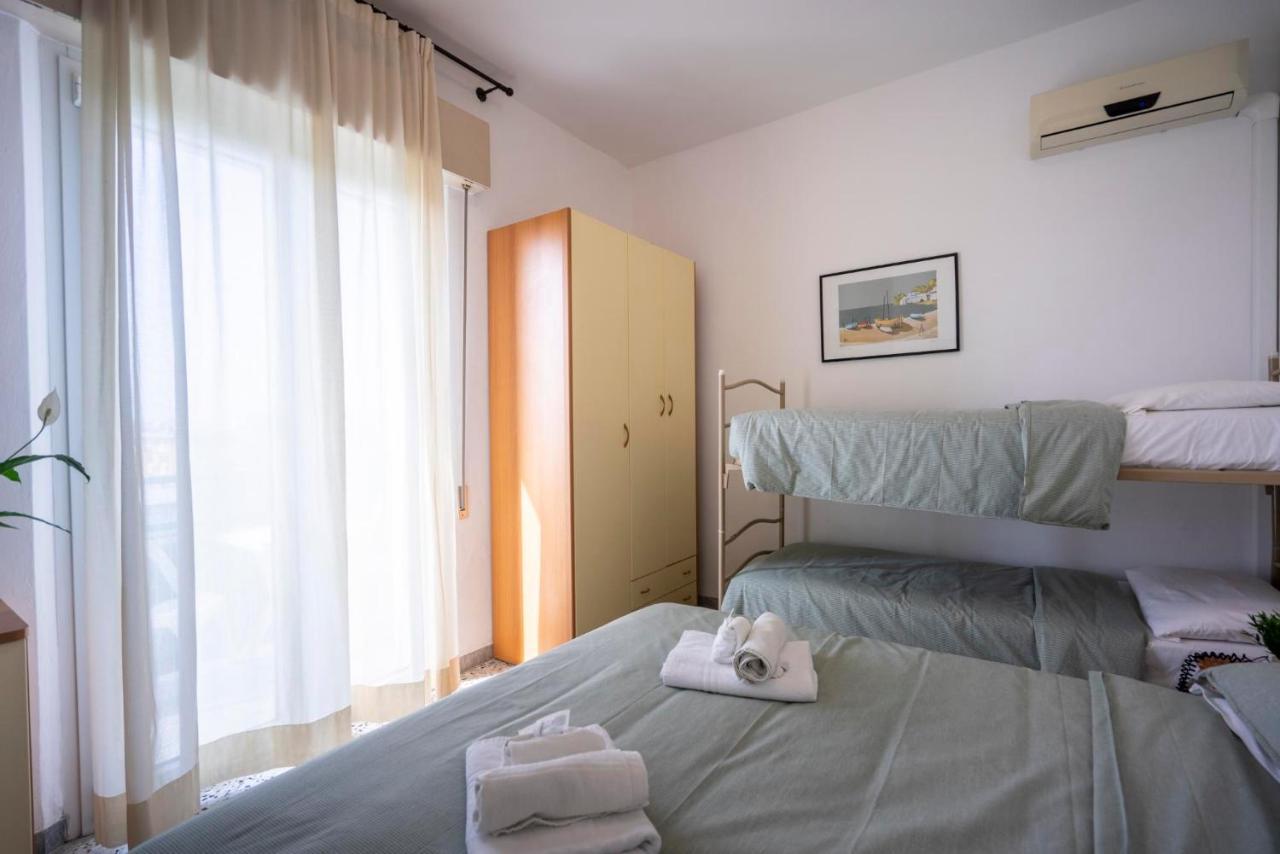Hotel Mamy Ріміні Екстер'єр фото