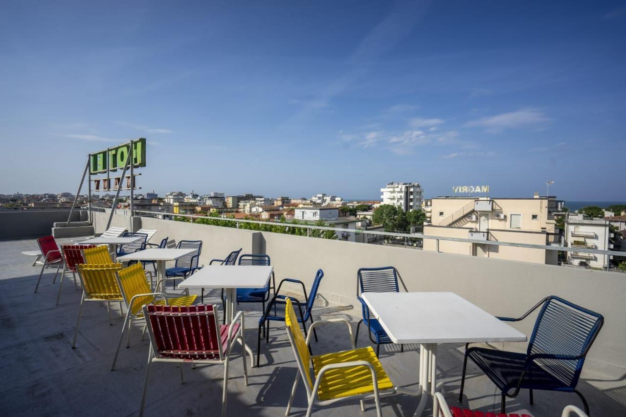 Hotel Mamy Ріміні Екстер'єр фото