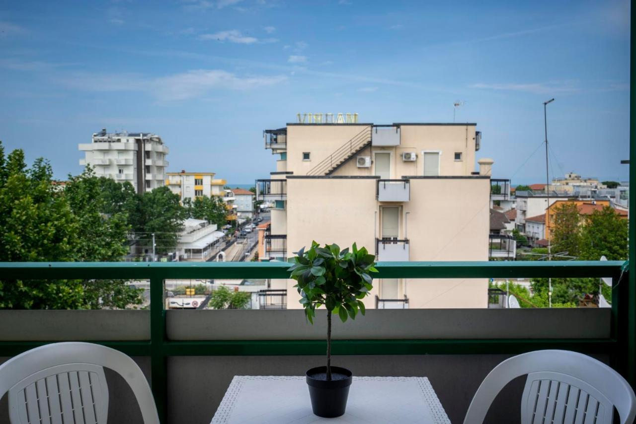 Hotel Mamy Ріміні Екстер'єр фото
